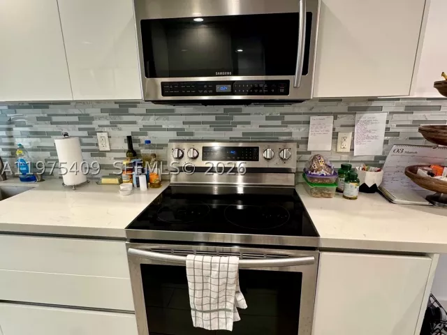 2-bedroom home for rent in Key Biscayne - 881 Ocean Dr TH7 - MondialRealty