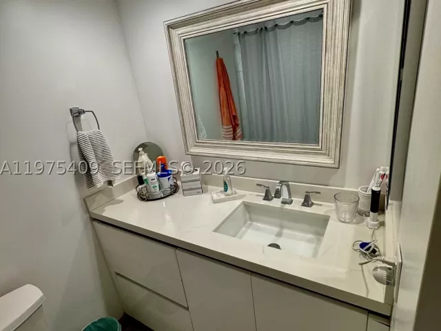 2-bedroom home for rent in Key Biscayne - 881 Ocean Dr TH7 - MondialRealty