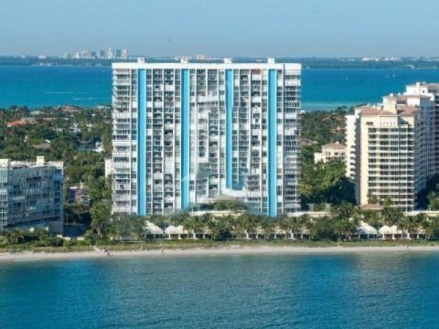 2-bedroom home for rent in Key Biscayne - 881 Ocean Dr TH7 - MondialRealty