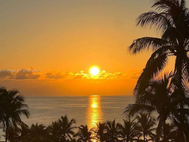 2-bedroom home for rent in Key Biscayne - 881 Ocean Dr TH7 - MondialRealty