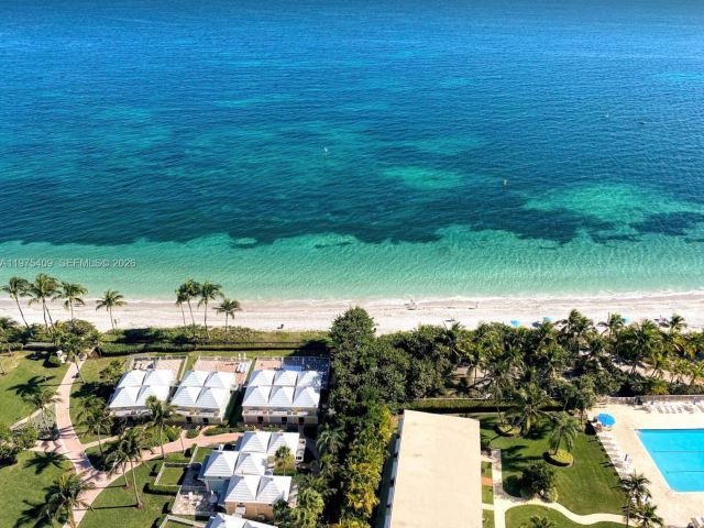 2-bedroom home for rent in Key Biscayne - 881 Ocean Dr TH7 - MondialRealty