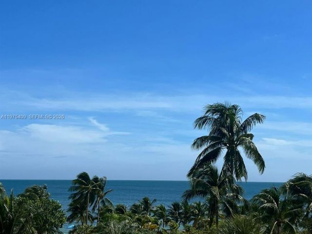 2-bedroom home for rent in Key Biscayne - 881 Ocean Dr TH7 - MondialRealty