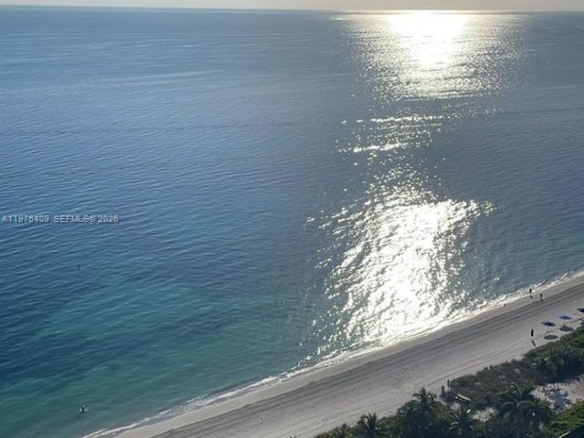 2-bedroom home for rent in Key Biscayne - 881 Ocean Dr TH7 - MondialRealty