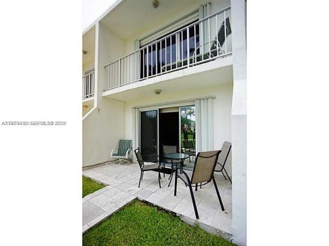 2-bedroom home for rent in Key Biscayne - 881 Ocean Dr TH7 - MondialRealty