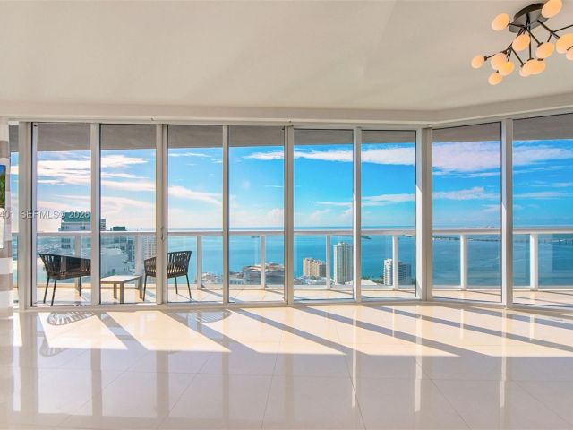 Apartment for sale  Unit #4301 - photo 7510637