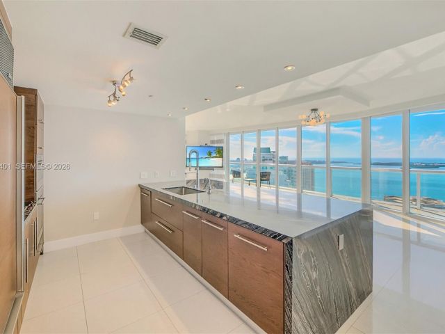 Apartment for sale  Unit #4301 - photo 7510650