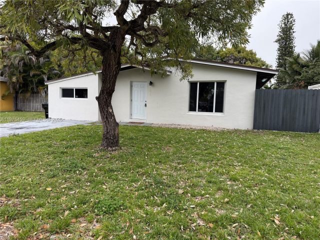 Home for rent at 1835 NE 153rd St 0 - photo 7481286