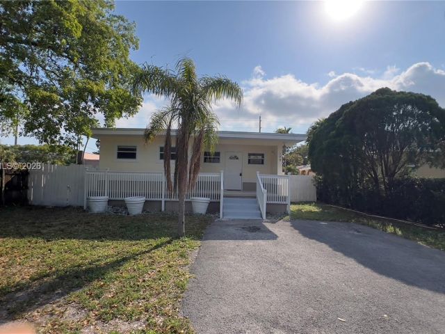 Home for sale at 109 SW 1st Ave - photo 7462250