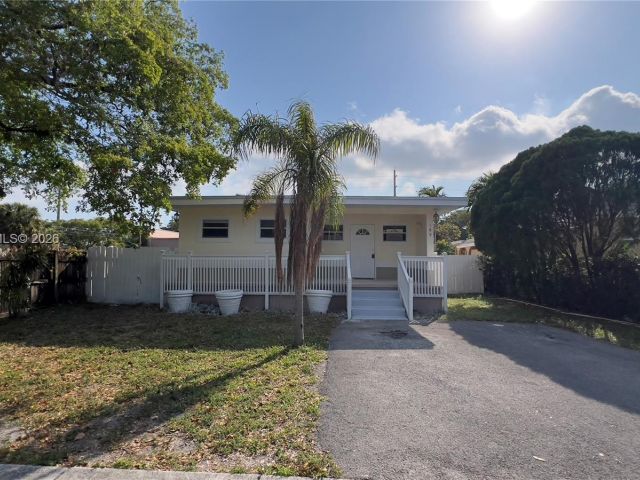 Home for sale at 109 SW 1st Ave - photo 7462252