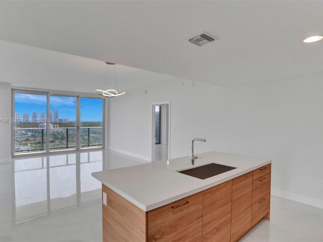 Apartment for rent  Unit #1815 - photo 7505297