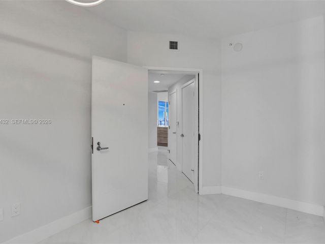 Apartment for rent  Unit #1815 - photo 7505305