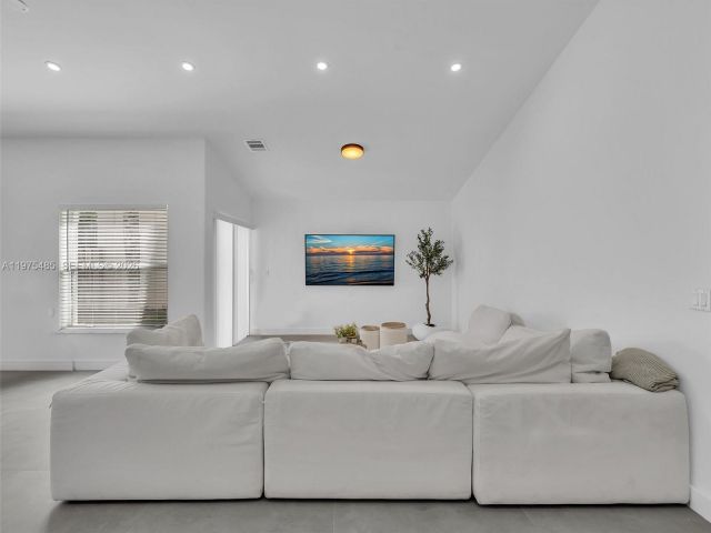 Home for rent at 4962 SW 32nd Way - photo 7474438