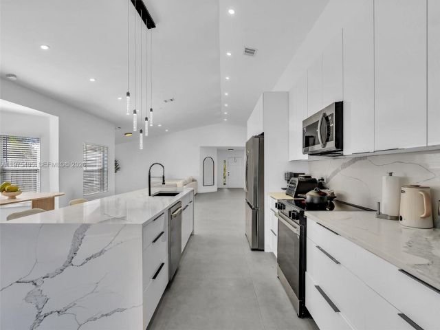 Home for rent at 4962 SW 32nd Way - photo 7474469