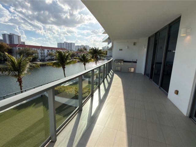 3-bedroom condo for sale in Aventura - 3250 NE 188th St 204 - MondialRealty