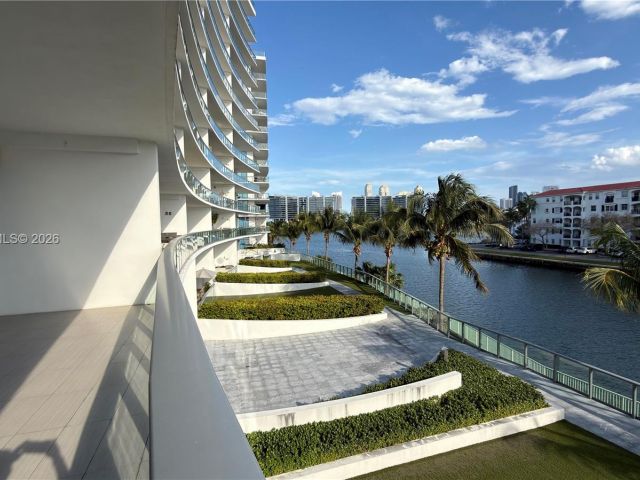3-bedroom condo for sale in Aventura - 3250 NE 188th St 204 - MondialRealty