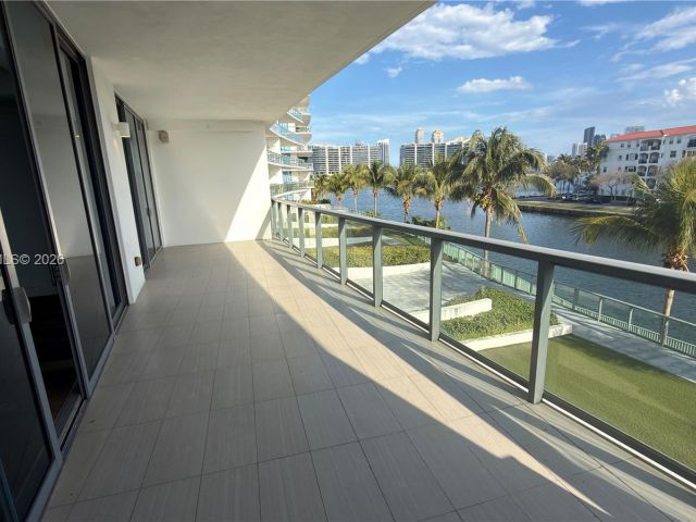 3-bedroom condo for sale in Aventura - 3250 NE 188th St 204 - MondialRealty