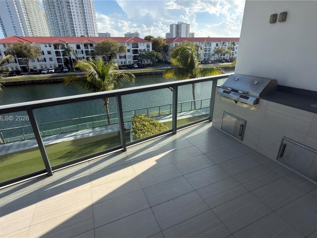 3-bedroom condo for sale in Aventura - 3250 NE 188th St 204 - MondialRealty