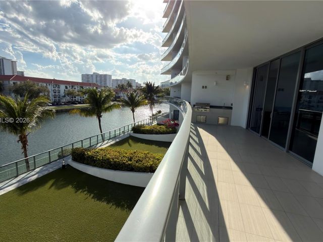 3-bedroom condo for sale in Aventura - 3250 NE 188th St 204 - MondialRealty