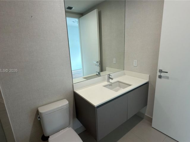 3-bedroom condo for sale in Aventura - 3250 NE 188th St 204 - MondialRealty