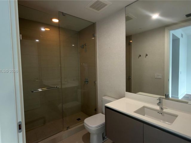 3-bedroom condo for sale in Aventura - 3250 NE 188th St 204 - MondialRealty