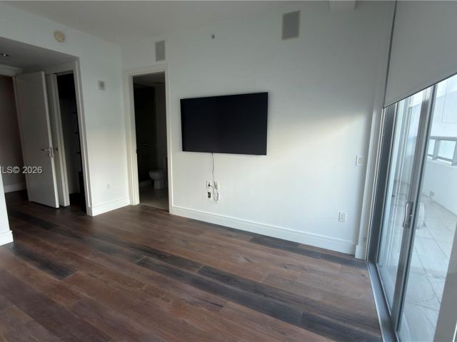 3-bedroom condo for sale in Aventura - 3250 NE 188th St 204 - MondialRealty