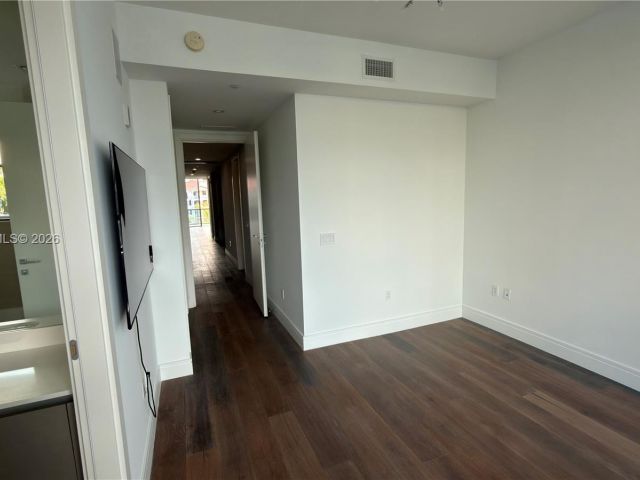 3-bedroom condo for sale in Aventura - 3250 NE 188th St 204 - MondialRealty