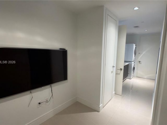 3-bedroom condo for sale in Aventura - 3250 NE 188th St 204 - MondialRealty