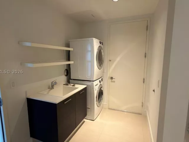 3-bedroom condo for sale in Aventura - 3250 NE 188th St 204 - MondialRealty