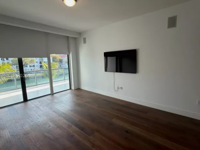 3-bedroom condo for sale in Aventura - 3250 NE 188th St 204 - MondialRealty