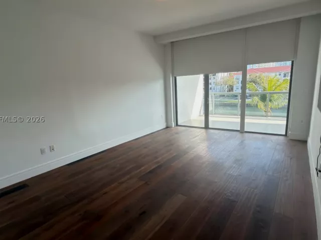 3-bedroom condo for sale in Aventura - 3250 NE 188th St 204 - MondialRealty
