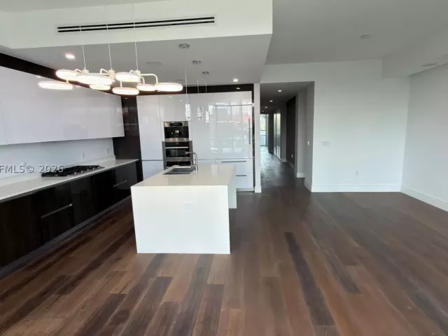 3-bedroom condo for sale in Aventura - 3250 NE 188th St 204 - MondialRealty