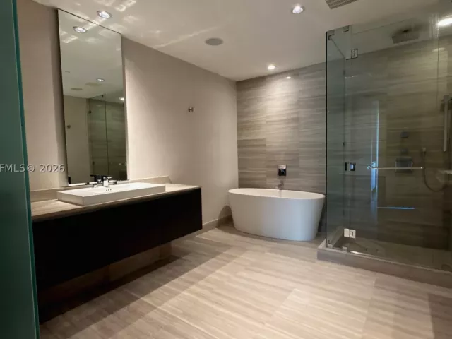 3-bedroom condo for sale in Aventura - 3250 NE 188th St 204 - MondialRealty