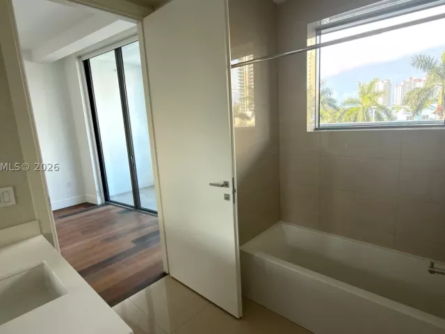 3-bedroom condo for sale in Aventura - 3250 NE 188th St 204 - MondialRealty