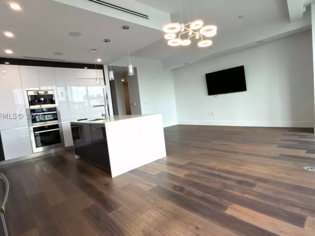 3-bedroom condo for sale in Aventura - 3250 NE 188th St 204 - MondialRealty