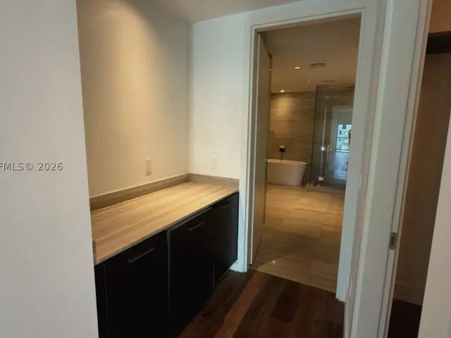 3-bedroom condo for sale in Aventura - 3250 NE 188th St 204 - MondialRealty