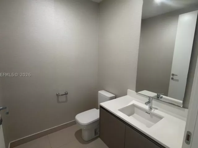 3-bedroom condo for sale in Aventura - 3250 NE 188th St 204 - MondialRealty
