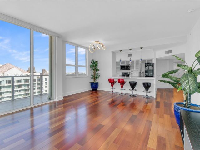 Apartment for rent  Unit #PH102 - photo 7511945