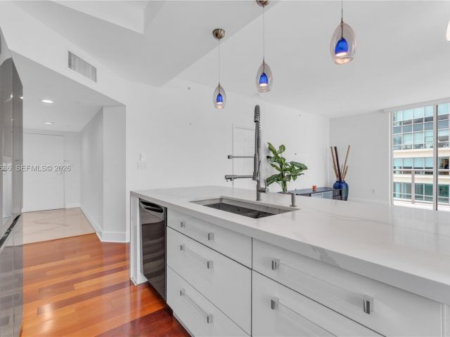 Apartment for rent  Unit #PH102 - photo 7511947