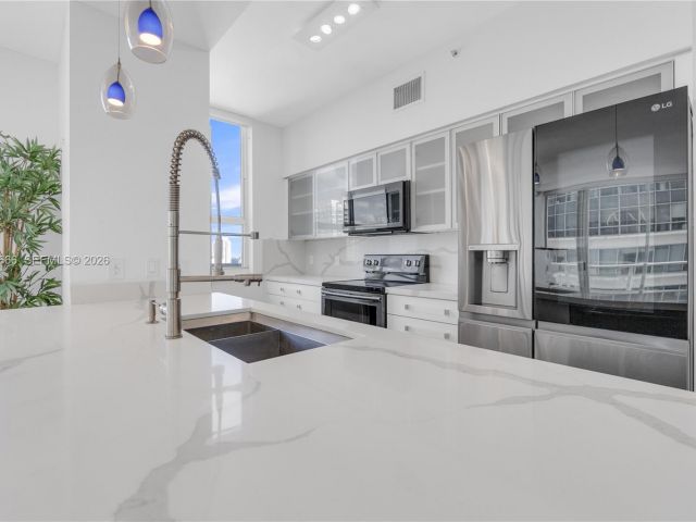 Apartment for rent  Unit #PH102 - photo 7511949