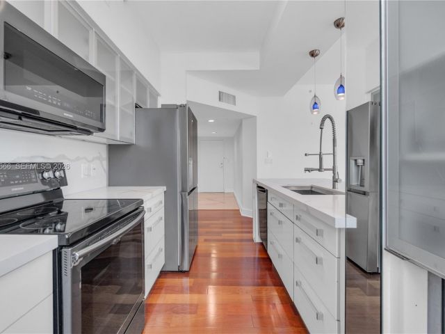 Apartment for rent  Unit #PH102 - photo 7511950