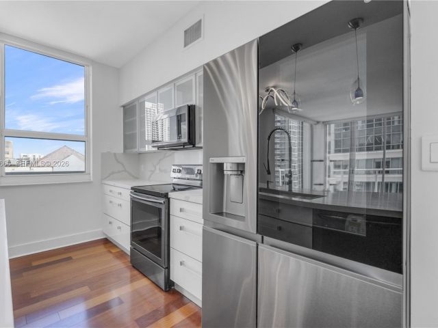 Apartment for rent  Unit #PH102 - photo 7511952