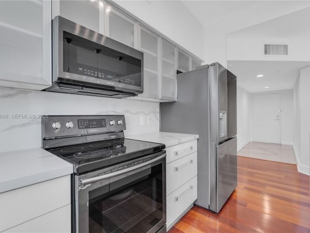 Apartment for rent  Unit #PH102 - photo 7511953