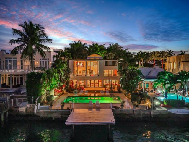 Home for rent at 279 N Hibiscus Dr 0 - photo 7469067