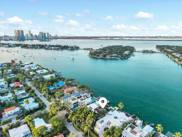 Home for rent at 279 N Hibiscus Dr 0 - photo 7469084