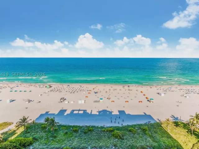 3-bedroom condo for sale in Miami Beach - 1455 Ocean Dr 1607 - MondialRealty