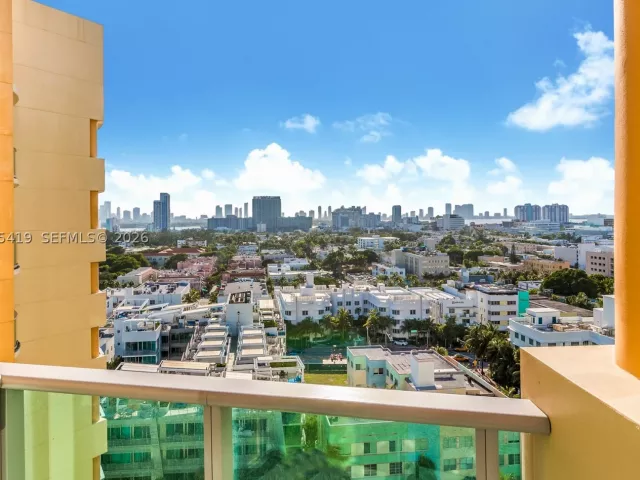 3-bedroom condo for sale in Miami Beach - 1455 Ocean Dr 1607 - MondialRealty