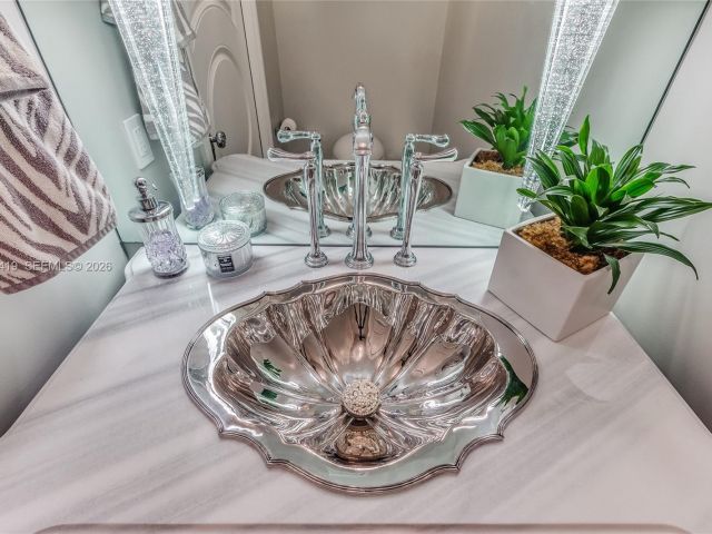 Apartment for sale  Unit #1607 - photo 7509227