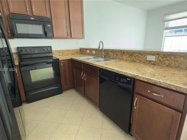 Home for rent at 1522 SW 147th Ter - photo 7455031