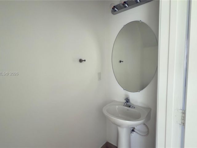 Home for rent at 1522 SW 147th Ter - photo 7455033