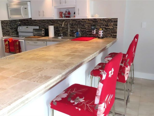 Apartment for rent  Unit #803 - photo 7502236